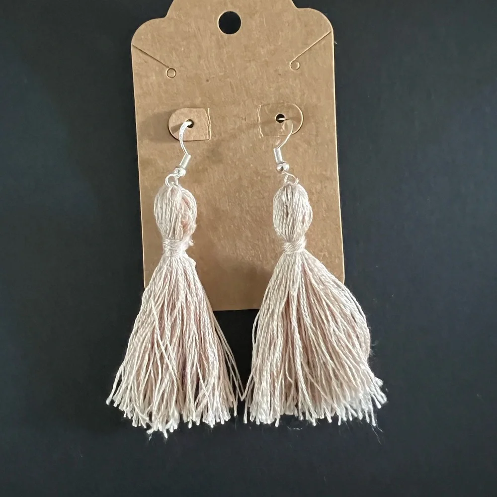 004 Handmade Macrame Earrings Cream Tassels - Picture 2 of 2